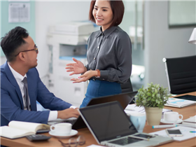 屏世界（深圳）科技有限公司